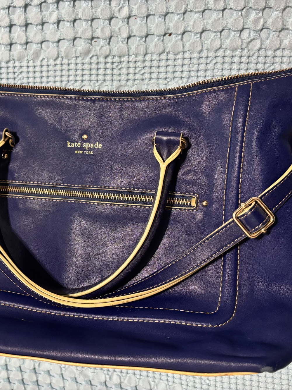 Kate Spade handbag/shoulder bag is a great accessory fun or professional use. - Picture 11 of 16